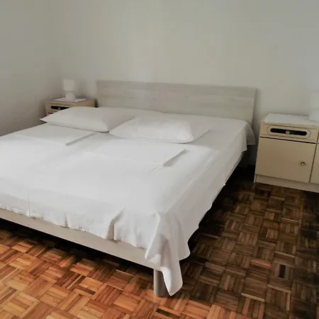 Airy With Terrace Close To Beach Apartment *