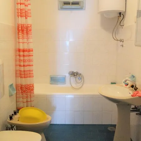 Airy With Terrace Close To Beach Apartment