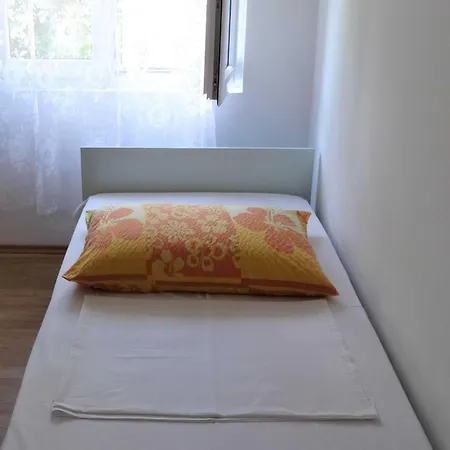 Airy With Terrace Close To Beach Apartment Crikvenica