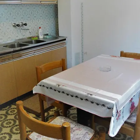 Airy With Terrace Close To Beach * Crikvenica