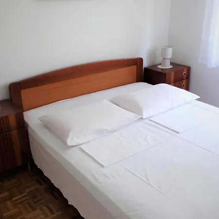 Airy With Terrace Close To Beach * Crikvenica