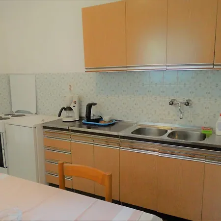 Airy With Terrace Close To Beach Apartment Crikvenica